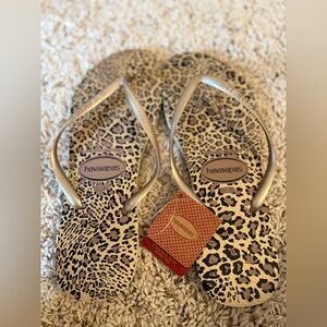 NWT Havaianas Leopard Print Flip Flops